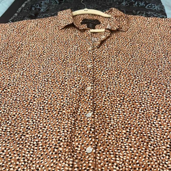 TAHARI Women’s Rust and White Patterned Linen Shirt, size small - Picture 9 of 9